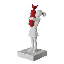 Скульптура Бэнкси Bomb Hugger Бэнкси, статуя из смолы для уличного искусства для девушек, креативный домашний декор, современные фигурки, простая упаковка 2024 - купить недорого