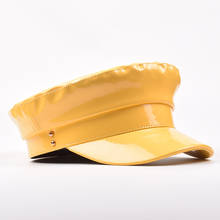 Женские шапки в стиле милитари, зимние однотонные лакированные береты с плоским верхом, из искусственной кожи 2024 - купить недорого