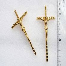 Grande cruz de crucifixo com grande cruz dourada. Cruz de metal com pingente grande de jesus. 2024 - compre barato