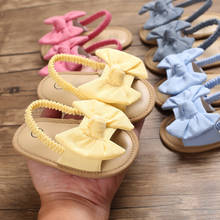 Sandálias de algodão para bebês, sapatos de verão para meninas recém-nascidas, cor sólida, laços grandes, sapatos macios e respiráveis, antiderrapantes para crianças pequenas 2024 - compre barato