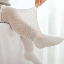 Детские сетчатые дышащие хлопковые носки Newo с цветочным бантом для девочек, хлопковые летние гольфы для младенцев до колена 2024 - купить недорого