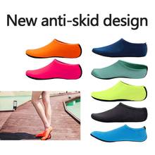 Zapatos de agua para nadar unisex para hombre y mujer, zapatillas suaves planas de natación, antideslizantes, para ir a la playa o de acampada para los amantes del yoga 2024 - compra barato