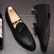 Zapatos de piel auténtica para hombre, mocasines transpirables con borlas, sin cordones, color negro, moda coreana 2024 - compra barato