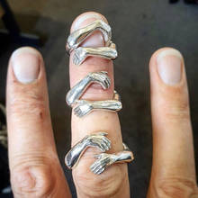Творческий Forever открытый палец Регулируемый рычаг ручной кольцо для женщин ювелирные изделия Романтический Hug резной кольца для мужчин, подарок любимым 2024 - купить недорого