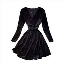 Хепберн стильное черное платье 2020 Новое Осеннее винтажное тонкое бархатное платье с v-образным вырезом и длинным рукавом женское 2024 - купить недорого