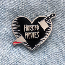 «Фильмы ужасов», нож и эмалированная булавка в форме сердца-это незаменимая коллекция любого поклонника фильма ужасов! 2024 - купить недорого