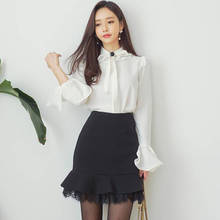Conjunto de moda para mujer, camisa blanca con volantes y lazo, informal, coreana, minifalda de encaje, conjunto de dos piezas de alta calidad 2024 - compra barato