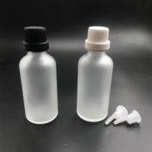 Frascos de vidrio esmerilado de 50 piezas, botellas gruesas de vidrio para aceites esenciales con tapa negra/blanca, 30ml 2024 - compra barato