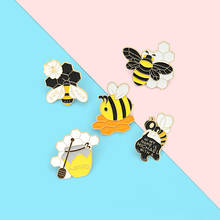 "BEE KIND" Bee Family Enamel Pin Cute Insect Honey Lapel Badges Cartoon Animal Pins Gifts for Friends Jewelry Wholesale 2024 - buy cheap