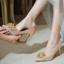 Женские свадебные туфли; Новинка 2020 года; Свадебная обувь; Цвет шампанского, золотистый; Туфли на высоком тонком каблуке; Универсальные свадебные туфли с кристаллами для подружки невесты 2024 - купить недорого