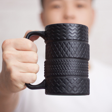 Neumático negro creativo de cerámica de gran capacidad, 400ml, 12,5x8cm, taza con rueda de marca especial, taza de café de viaje con asa 2024 - compra barato