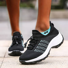 Женские кроссовки на платформе, дышащие, спортивная обувь для бега, большие размеры 42, на весну 2024 - купить недорого