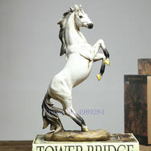 Resina de simulação de animal cavalo, escultura artesanal moderna de simulação de cavalo, decoração de mesa para casa, estatuetas decorativas de mesa 2024 - compre barato