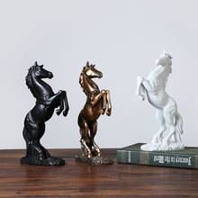 Estatua de caballo de resina de estilo nórdico para decoración del hogar, figuritas de escritorio de oficina para la buena suerte, escultura artística de resina, para sala de estar 2024 - compra barato