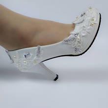 2020 Новое поступление; белые кружевные туфли с цветочным узором; женская свадебная обувь; туфли невесты на высоком тонком каблуке; женские туфли на платформе с круглым носком 2024 - купить недорого
