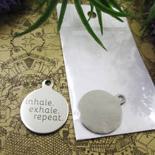 Dijes de acero inoxidable "Inhale Exhale Repeat", 5 estilos para elegir, dijes DIY para collar y pulseras, 10 Uds. 2024 - compra barato