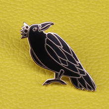 Эмалированная булавка Raven King покажет всем, кто является боссом, она также заботится о других птицах, с которыми вы столкнетесь в путешествии. 2024 - купить недорого