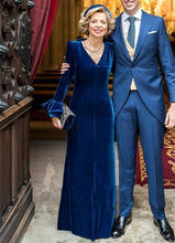 Plus Size 2020 Mother Of The Bride Dresses Royal Blue Velvet Long Sleeves V Neck Formal Groom Long Mother Dresses For Wedding 2024 - buy cheap