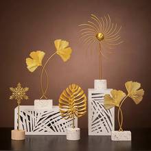 Criativo ouro decoração para casa acessórios moderno flores ornamentos estatuetas de metal em miniatura presente decoração para casa sala estar escritório 2024 - compre barato