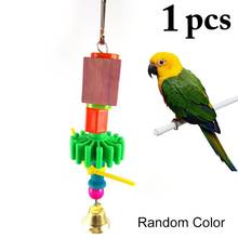 Brinquedo interativo para pendurar pássaros, brinquedo pendurado de papagaio e aves interativo resistente à mordida com sino para pássaros, acessórios de brinquedo de cor aleatória 2024 - compre barato