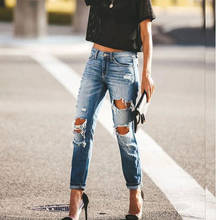 Весенние и летние рваные джинсы в стиле ретро, женские модные свободные джинсы со средней талией, женские Синие рваные джинсы, большие размеры 2024 - купить недорого