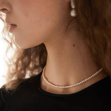 Элегантное белое ожерелье-чокер из искусственного жемчуга, свадебное ожерелье с круглым жемчугом для женщин, очаровательное богемное минималистичное модное ювелирное изделие 2024 - купить недорого