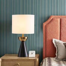 Современная американская настольная лампа, минималистичный креативный светильник для гостиной, спальни, декоративные настольные лампы и стильная теплая прикроватная Светодиодная лампа 2024 - купить недорого