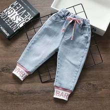 Джинсы для девочек, Детские демисезонные штаны с буквенным принтом, детские джинсы, модные джинсовые брюки, повседневные рваные детские джинсы 2024 - купить недорого