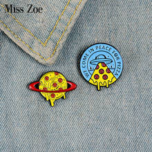 Pizza Planet эмали штырь пользовательские НЛО ET Броши с инопланетянами рубашка с лацканами сумка Смешные Спортивный значок из мультфильма Еда пиццы, ювелирное изделие, подарок для детей 2024 - купить недорого