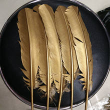 Penas douradas de peru para decoração doméstica, 10 pçs de 25-30 cm/10-12 cabeças 2024 - compre barato
