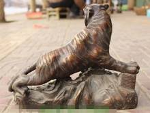 S1127 12 "animal de bronze chinês fengshui tigre up hiil tigre a grande estátua da bola de parede 2024 - compre barato