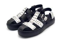 Sandalias romanas de cuero con remaches para hombre, zapatos de verano, informales, con plataforma, color blanco y negro 2024 - compra barato