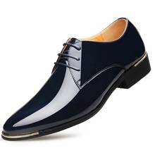 Sapatos masculinos de couro envernizado, sapatos com ponta fina para homens da moda para primavera e outono, festa de casamento e negócios 2024 - compre barato