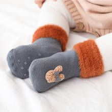 Calcetines antideslizantes de invierno para bebé, niño y niña recién nacido, de algodón con dibujos animados, calcetín largo grueso y cálido, accesorio de ropa para niño pequeño 2024 - compra barato