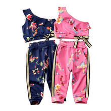 Летний комплект одежды для маленьких девочек от 2 до 6 лет, футболка с одним плечом штаны в полоску комплект из 2 предметов с бантом 2024 - купить недорого