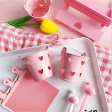 Cubo de hierro rosa con forma de corazón, Mini soporte para bolígrafo, caja de almacenamiento de papelería, maceta, decoración, organizador de cosméticos, 1 ud. 2024 - compra barato