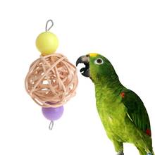 Игрушки для попугаев ротанговый шар красочная подвесная клетка для попугаев игрушка забавная Жевательная 2024 - купить недорого