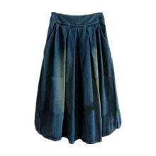 Женская длинная джинсовая юбка средней длины, голубая Повседневная плиссированная юбка из денима с эффектом потертости и поясом на резинке, 2019 2024 - купить недорого