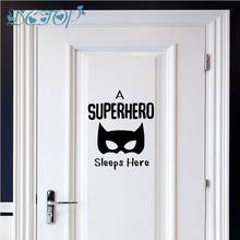 Наклейки на дверь супергероя «спит здесь», съемные настенные художественные виниловые наклейки для дома, для маленьких мальчиков, для детской комнаты, спальни, домашнего декора 2024 - купить недорого