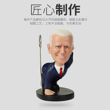 Criativo novo biden caneta titular decoração diversão spoof personagem resina estátua modelo artesanato lembrança 2024 - compre barato