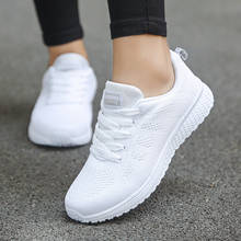 Zapatos informales para mujer, zapatillas planas de malla transpirables a la moda, color blanco 2024 - compra barato