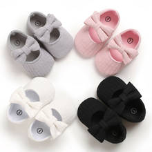 Sapatos infantis para recém-nascidos, mocassim macio com gancho e laço sólido para meninas, de princesa 2024 - compre barato