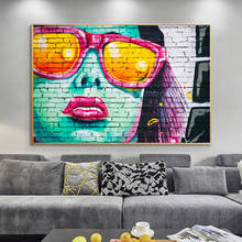 Женский портрет на стене граффити холст картины плакаты и принты Куадрос уличные картины для декора гостиной 2024 - купить недорого