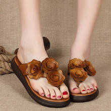 Estilo étnico couro genuíno verão chinelos femininos sandálias flor de sola grossa sapatos femininos cunha chinelos ao ar livre 2024 - compre barato