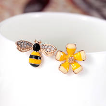 Pendientes asimétricos de goteo para mujer y niña, aretes de flor de abeja de aceite, estilo coreano, joyería de moda 2024 - compra barato