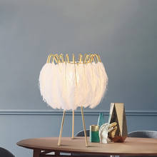 Lámpara de mesa de plumas blancas para sala de estar, arte moderno nórdico, mininist, dormitorio, cálido, creativo, personalidad, para habitación de niños 2024 - compra barato