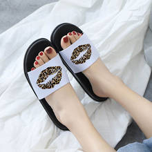 Zapatillas con estampado de labios de leopardo para mujer, zapatillas de interior, versión coreana, de baño, a la moda 2024 - compra barato