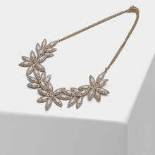 Модное ожерелье с цветочным дизайном Amorita boutique 2024 - купить недорого