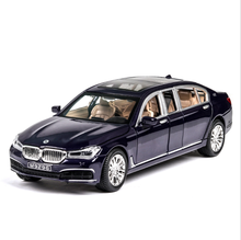 Modelo de coche de juguete de aleación 760li para niño, juguete de simulación con sonido y luz, adornos de apertura de puerta, regalo de cumpleaños, Navidad y Año Nuevo, 1:24 2024 - compra barato