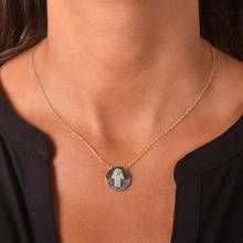Турецкое ожерелье с цветной круглой гравировкой в форме диско-диска из фианита золотого и радужного цвета 2024 - купить недорого